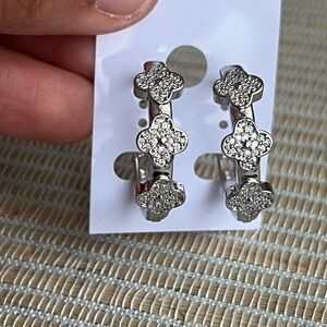 ⭐️-Silver Floral clover  Hoop Earrings